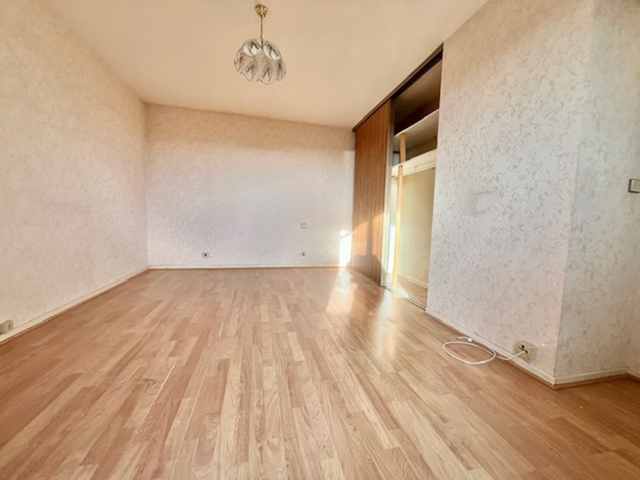 VILLENEUVE-DE-LA-RAHO Charmante maison de 110 m²  en R+1 sur un terrain 3 faces de 430 m² sans vis-à-vis proche du lac 13