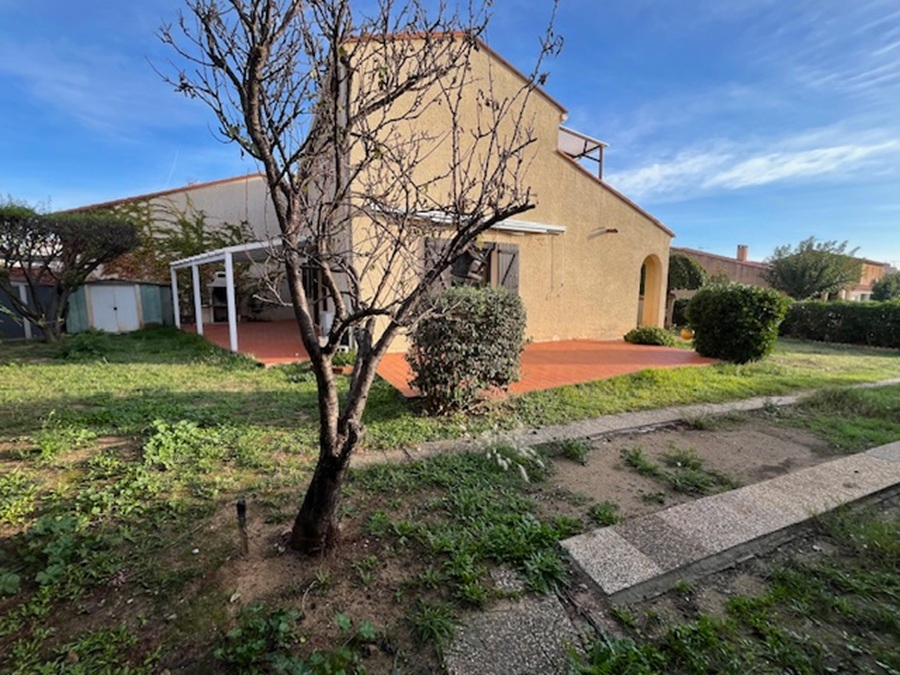 VILLENEUVE-DE-LA-RAHO Charmante maison de 110 m²  en R+1 sur un terrain 3 faces de 430 m² sans vis-à-vis proche du lac 5