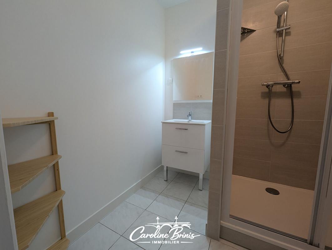 BORDEAUX Appartement traversant et lumineux - Bordeaux St Croix- gare St Jean- Ascenseur - T3 de 72m² 7