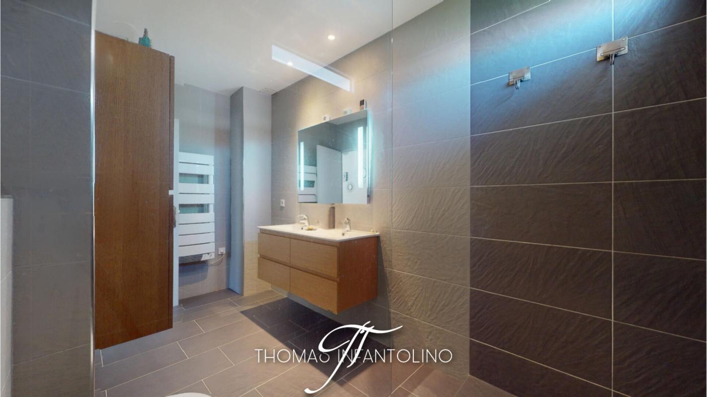 CARCASSONNE EN EXCLUSIVITE - PROCHE CENTRE VILLE - ETAT EXCEPTIONNEL - GARAGE 12