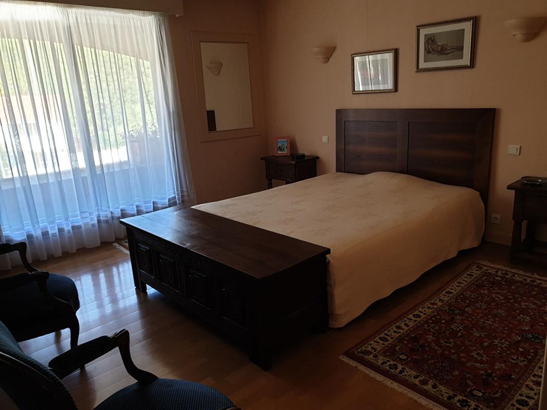 CERET Un ensemble regroupant une maison d'architecte indépendante  avec grand garage, local professionnel et un locatif à Amélie les Bains 10