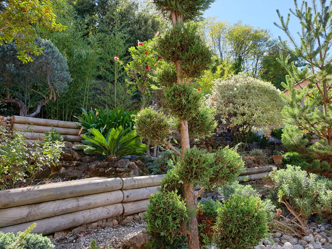 CERET Un ensemble regroupant une maison d'architecte indépendante  avec grand garage, local professionnel et un locatif à Amélie les Bains 15