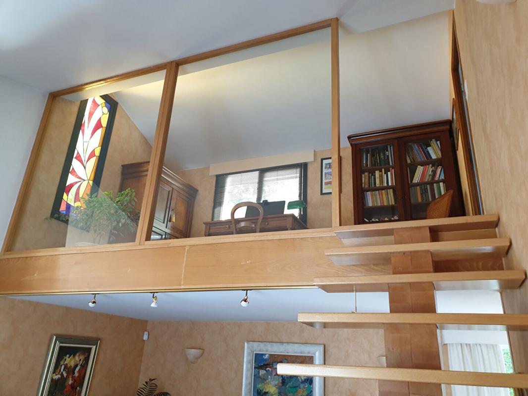 CERET Un ensemble regroupant une maison d'architecte indépendante  avec grand garage, local professionnel et un locatif à Amélie les Bains 9