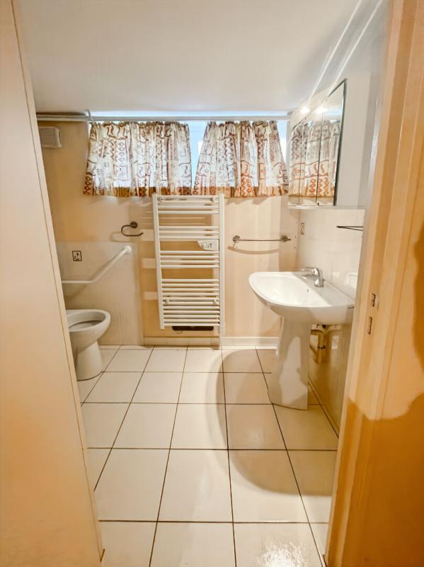 SAINT-AOUT Grande maison familiale avec dépendances et terrain clos. Saint-Aout 14