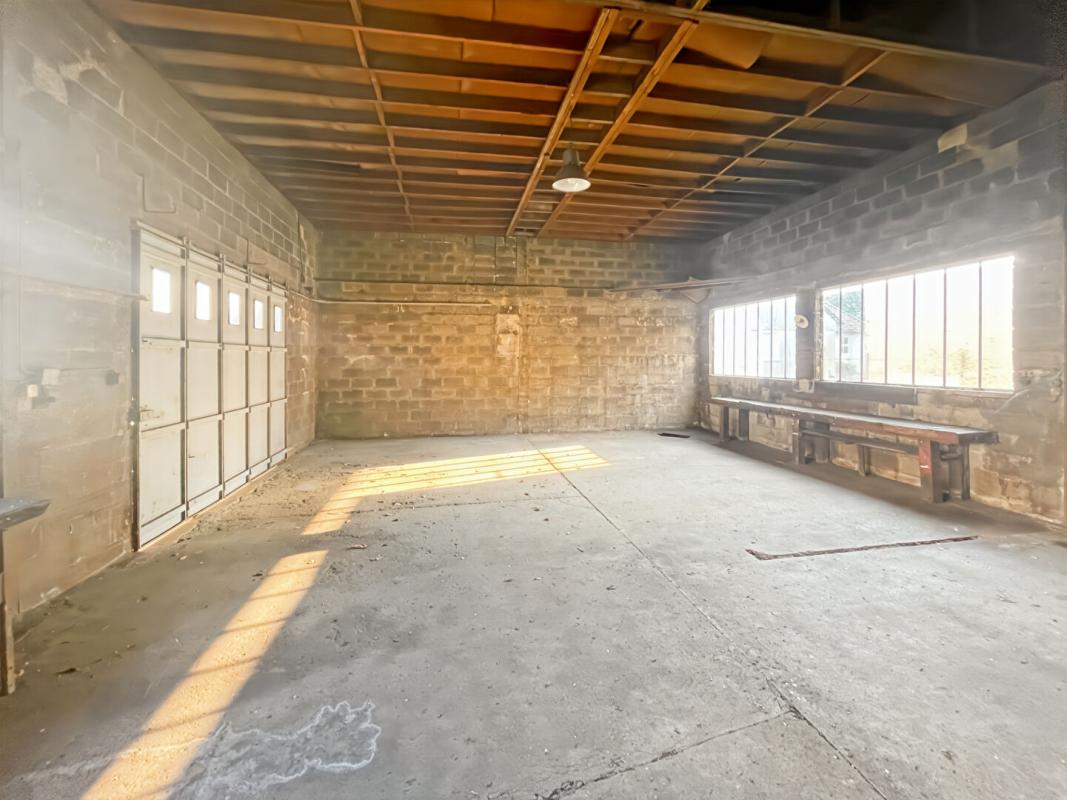 SAINT-AOUT Grande maison familiale avec dépendances et terrain clos. Saint-Aout 17