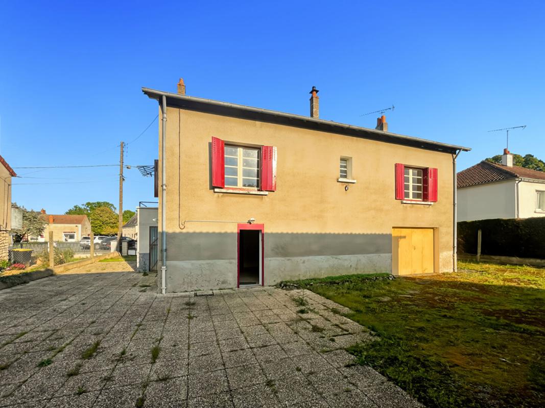 SAINT-AOUT Grande maison familiale avec dépendances et terrain clos. Saint-Aout 3