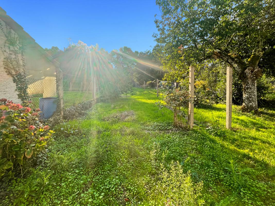 SAINT-AOUT Grande maison familiale avec dépendances et terrain clos. Saint-Aout 6