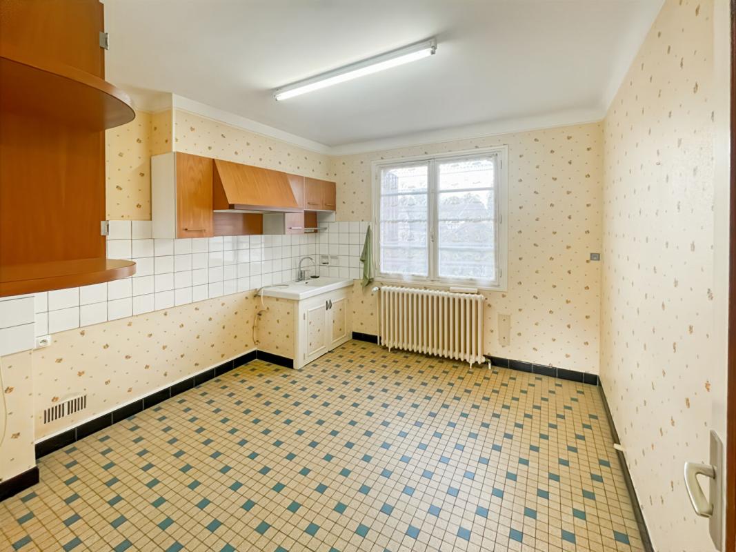 SAINT-AOUT Grande maison familiale avec dépendances et terrain clos. Saint-Aout 7