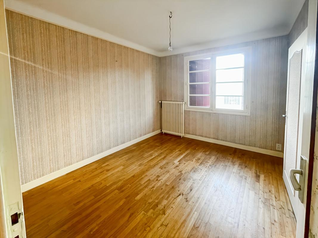 SAINT-AOUT Grande maison familiale avec dépendances et terrain clos. Saint-Aout 9