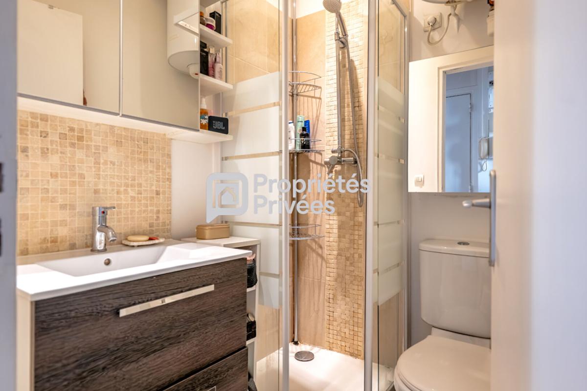 PARIS-18E-ARRONDISSEMENT Deux pièces lumineux de 34.04m² à 2 pas du Marché de l'Olive Paris 18 12