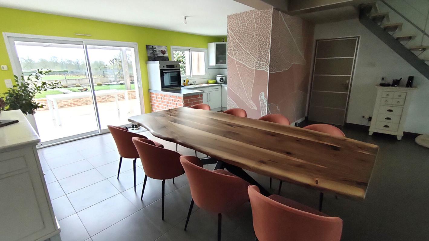 LES LANDES-GENUSSON Maison Les Landes Genusson 6 pièces 138 m2 2