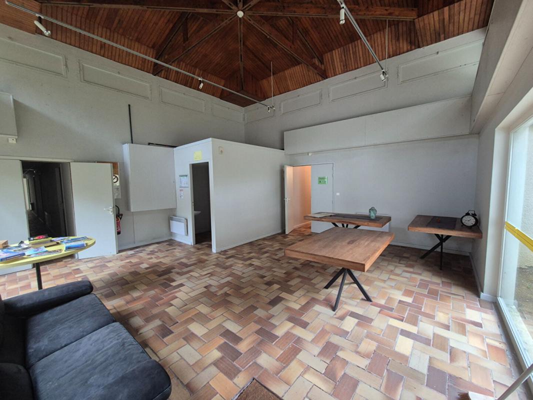 SAINT-YRIEIX-LE-DEJALAT Ensemble immobilier  3700 m² 10