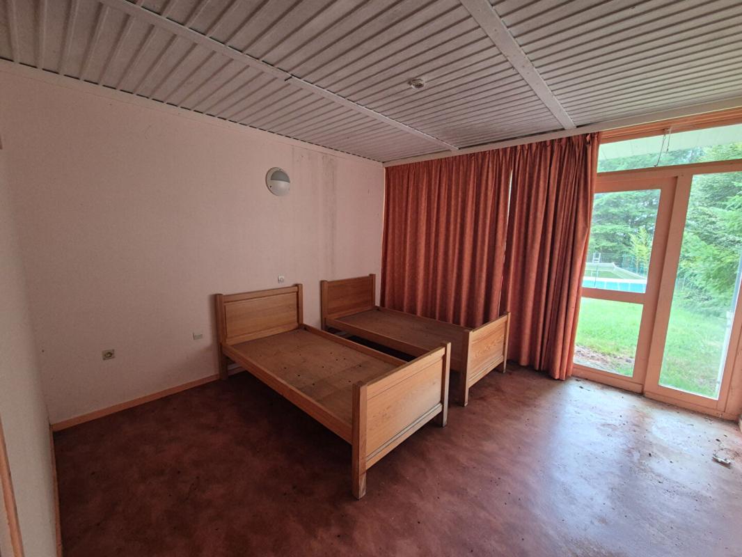 SAINT-YRIEIX-LE-DEJALAT Ensemble immobilier  3700 m² 13