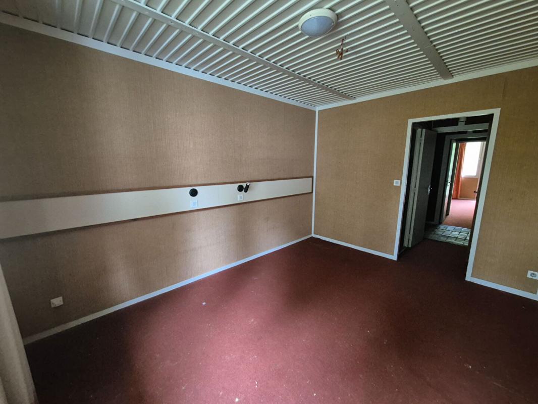 SAINT-YRIEIX-LE-DEJALAT Ensemble immobilier  3700 m² 17