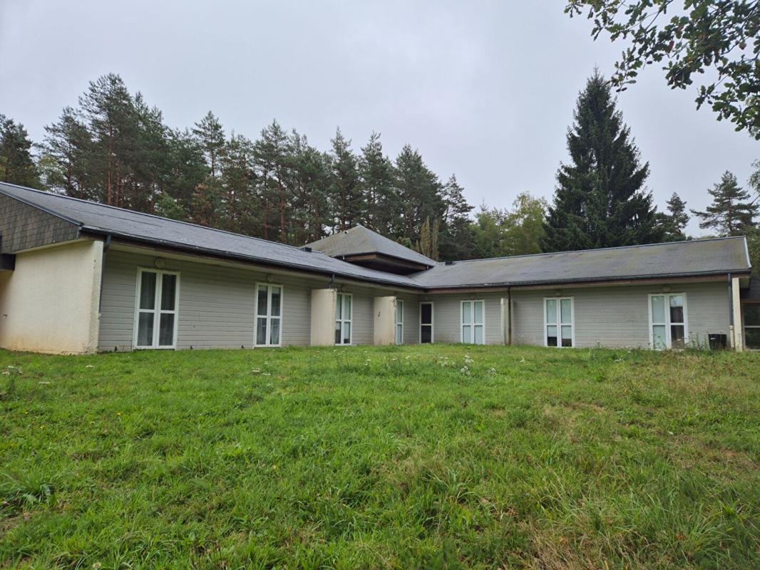 SAINT-YRIEIX-LE-DEJALAT Ensemble immobilier  3700 m² 9
