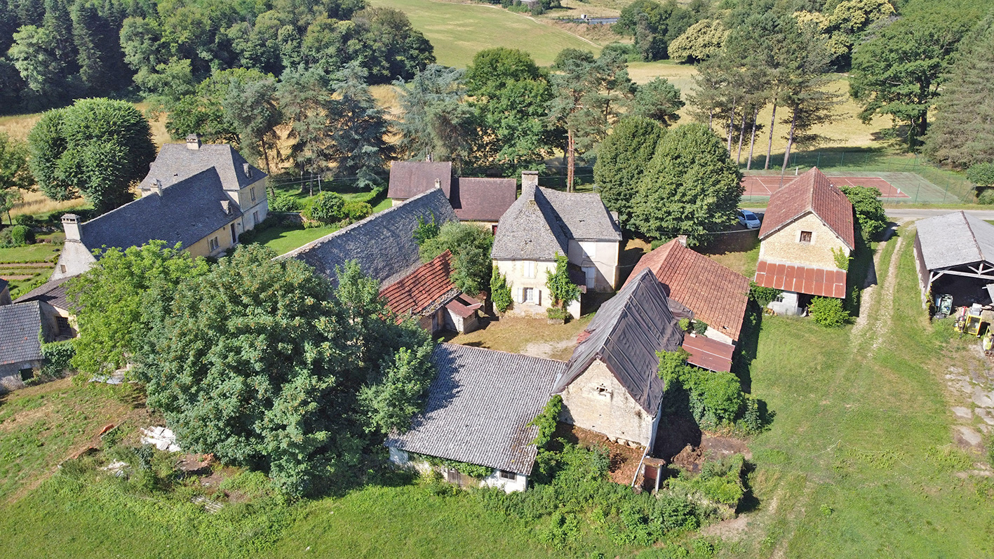 SAINT-CREPIN-ET-CARLUCET Corps de ferme Saint Crepin et Carlucet 6 pièce(s) 149 m2 1