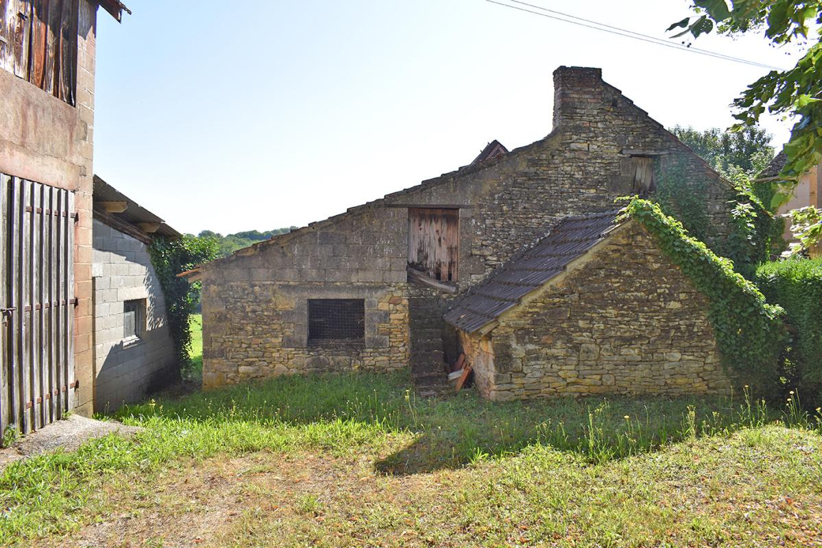 SAINT-CREPIN-ET-CARLUCET Corps de ferme Saint Crepin et Carlucet 6 pièce(s) 149 m2 10