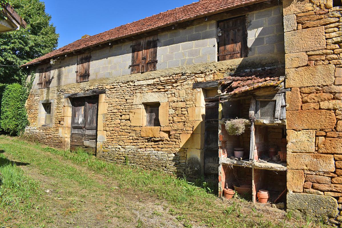 SAINT-CREPIN-ET-CARLUCET Corps de ferme Saint Crepin et Carlucet 6 pièce(s) 149 m2 11