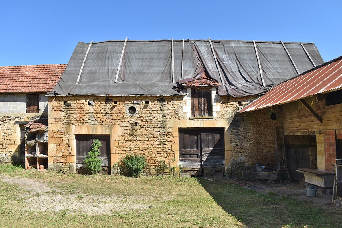 SAINT-CREPIN-ET-CARLUCET Corps de ferme Saint Crepin et Carlucet 6 pièce(s) 149 m2 6