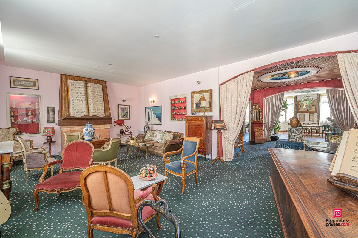 MARSEILLE-1ER-ARRONDISSEMENT Appartement Marseille 4 pièce(s) 226 m2 1