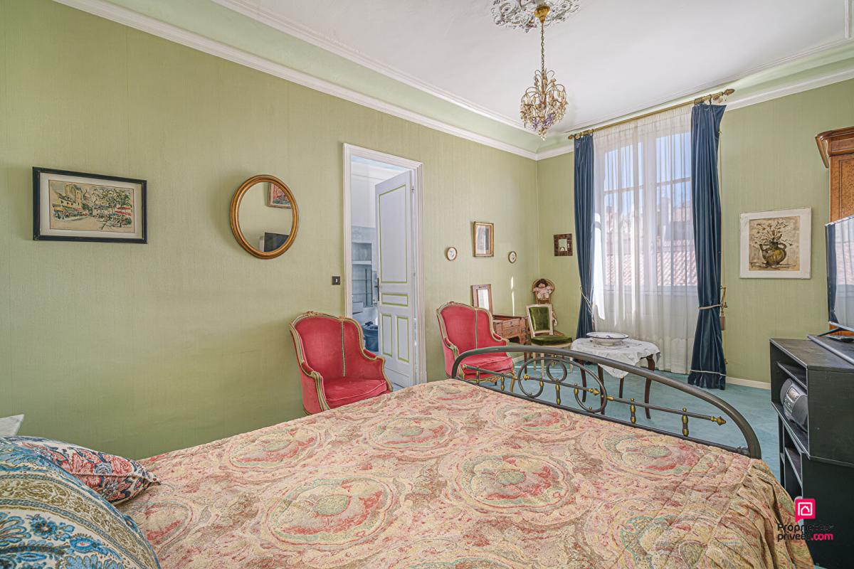 MARSEILLE-1ER-ARRONDISSEMENT Appartement Marseille 4 pièce(s) 226 m2 10