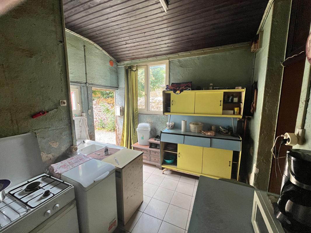 LE MONTET Le Montet Maison + Cour + cave + Jardin + puits + garage + dépendances 7