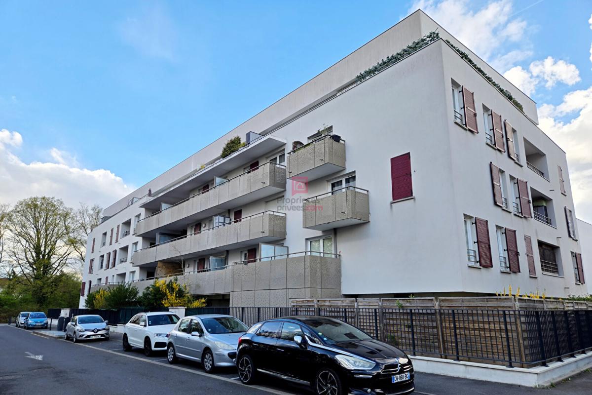 SAINTE-GENEVIEVE-DES-BOIS Appartement  trois pièce(s) 57  m2 12