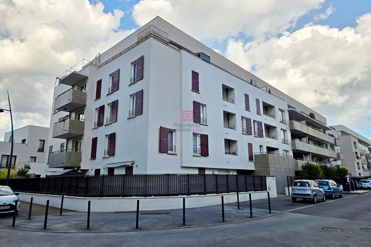 SAINTE-GENEVIEVE-DES-BOIS Appartement  trois pièce(s) 57  m2 13