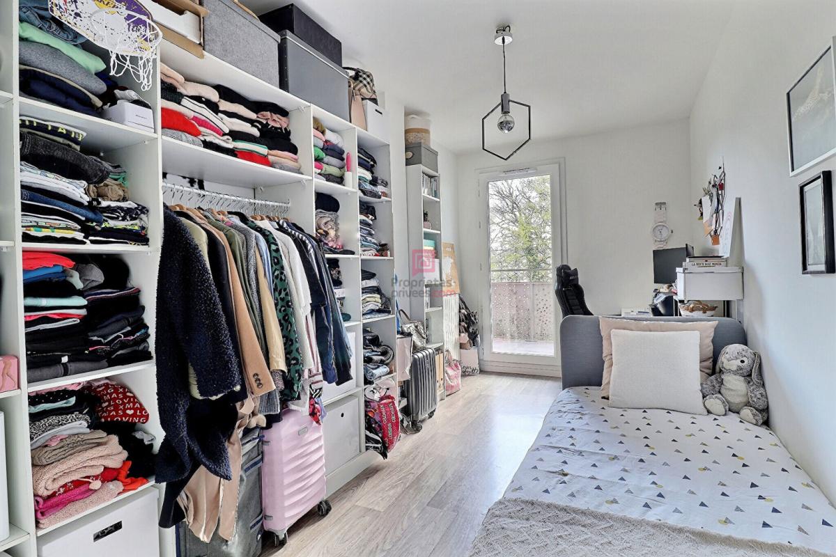 SAINTE-GENEVIEVE-DES-BOIS Appartement  trois pièce(s) 57  m2 9