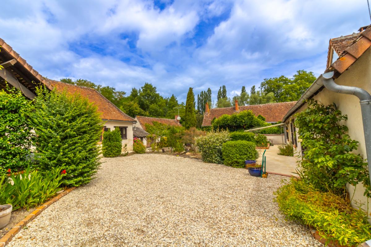 CHABRIS Maison Chabris 10 pièce(s) 232 m2 18