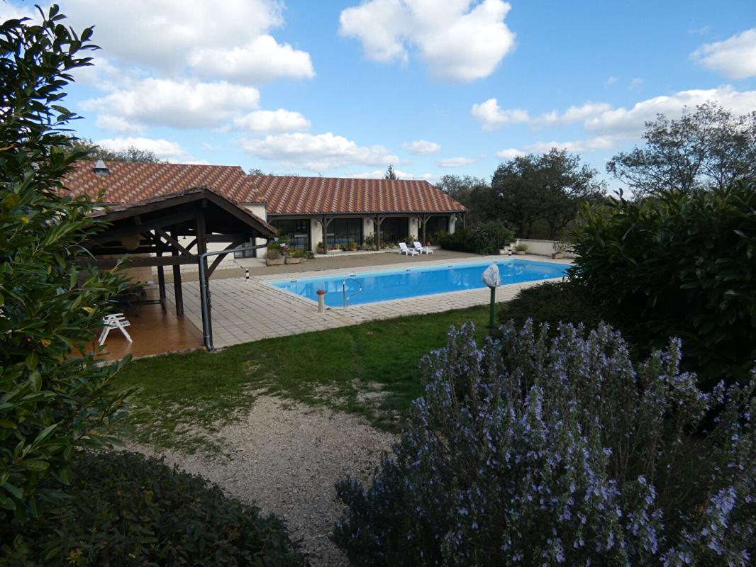 NADAILLAC Ensemble immobilier de caractère en Dordogne 4
