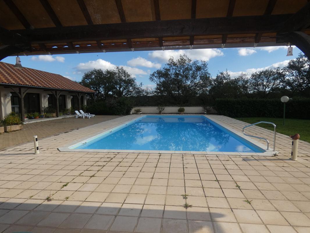 NADAILLAC Ensemble immobilier de caractère en Dordogne 5