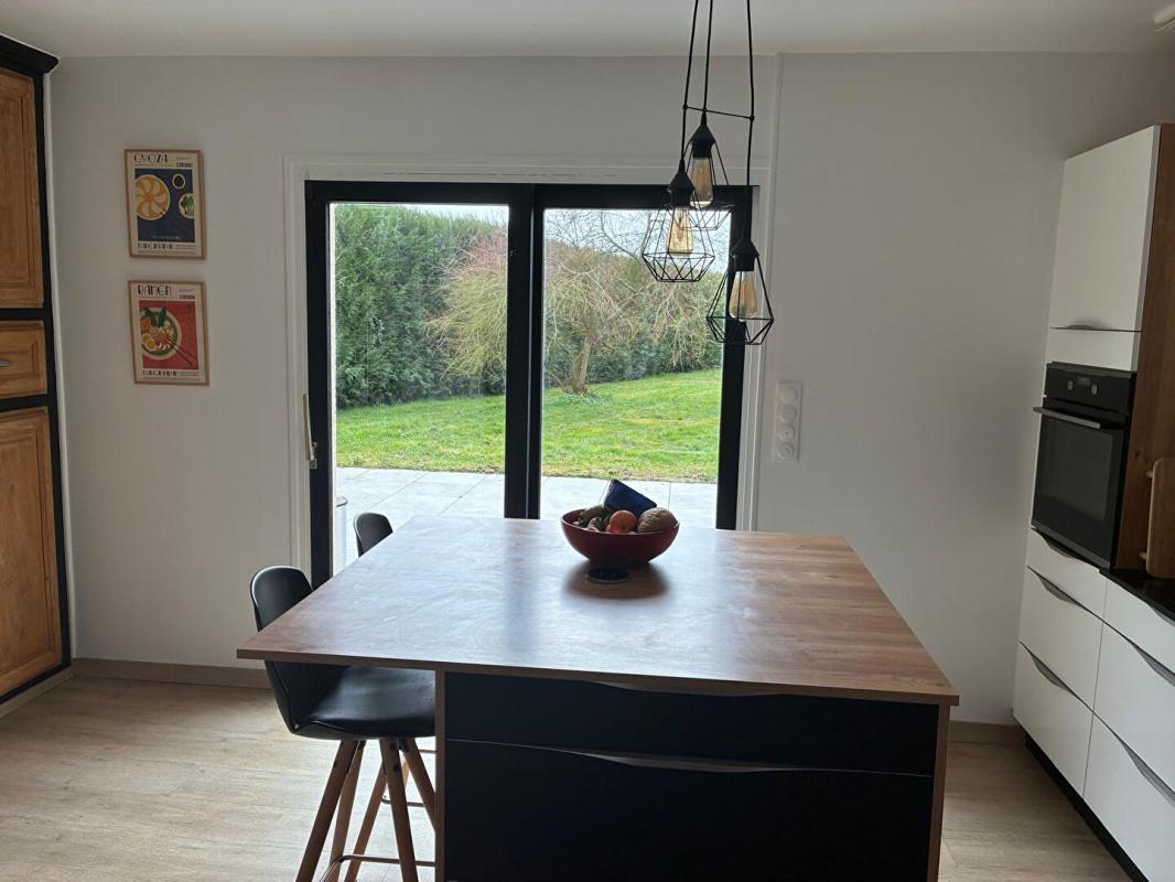 GAUVILLE-LA-CAMPAGNE Charmante Maison Familiale et Individuelle ? 3 niveaux ? 1 étage ? 3 Chambres ? Sous Sol Total ? Terrain 3545 m2 3