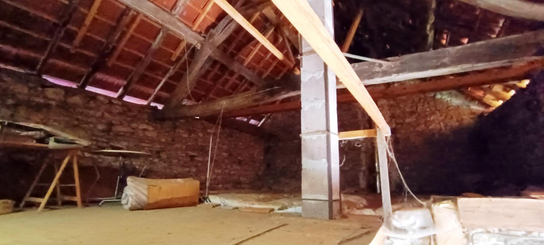 MARCHAMP Maison de campagne avec dépendances ? Marchamp (01680) 16