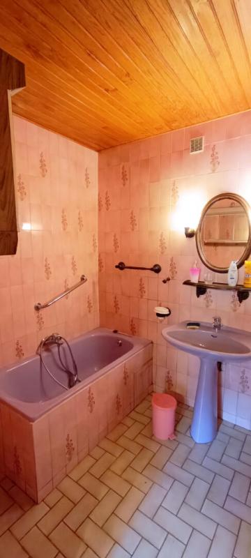 MARCHAMP Maison de campagne avec dépendances ? Marchamp (01680) 6