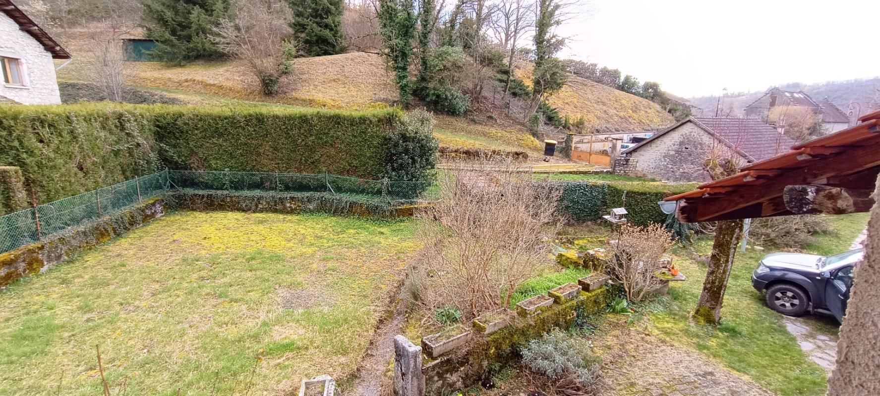 MARCHAMP Maison de campagne avec dépendances ? Marchamp (01680) 7