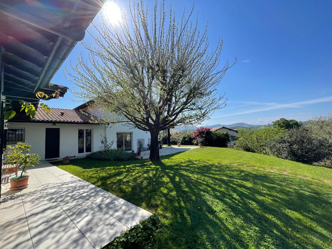 USTARITZ Ustaritz, Propriété familiale avec vue montagnes 1