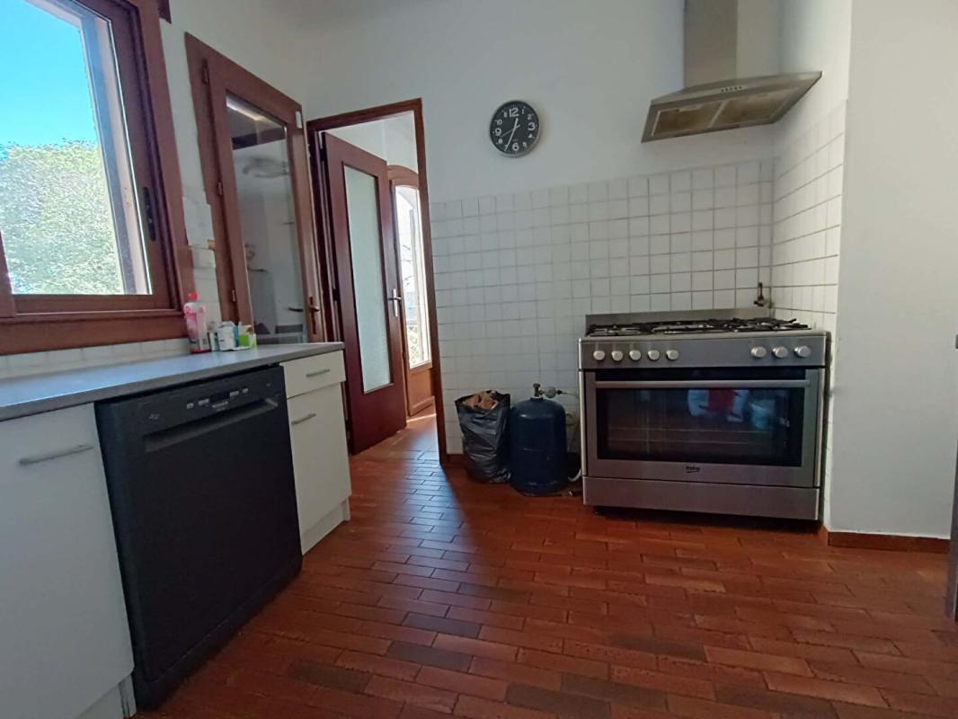 SAINT-MITRE-LES-REMPARTS Maison Saint Mitre Les Remparts 7 pièce(s) Grande Parcelle 8