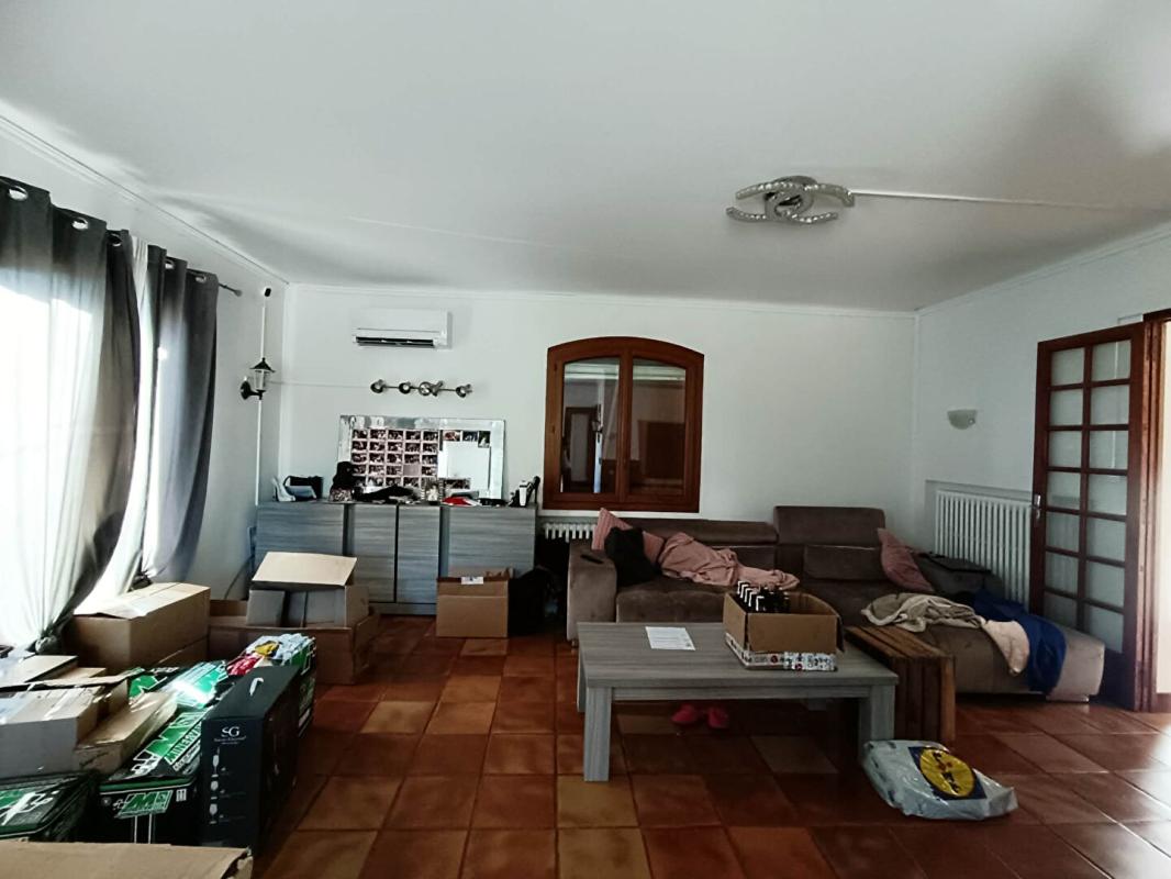 SAINT-MITRE-LES-REMPARTS Maison Saint Mitre Les Remparts 7 pièce(s) Grande Parcelle 9