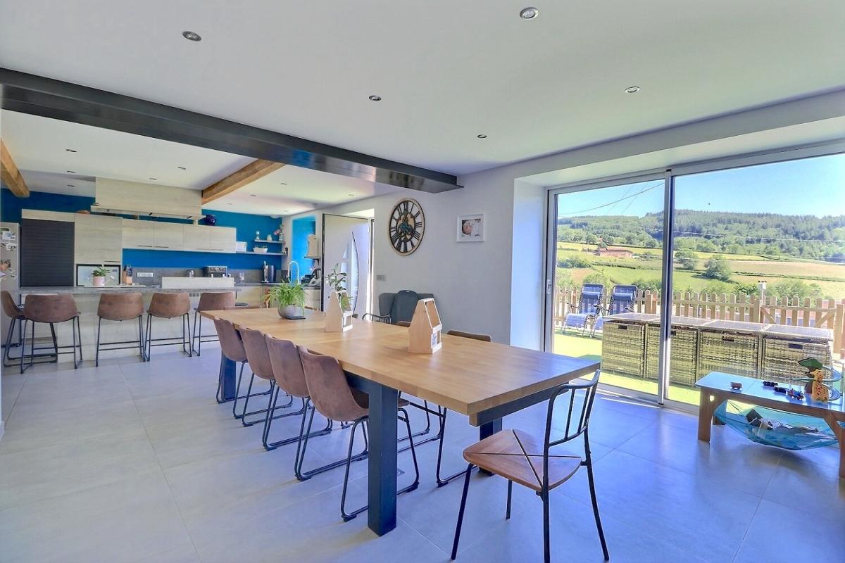 MATOUR Vaste maison rénovée à proximité des écoles et commerces 1