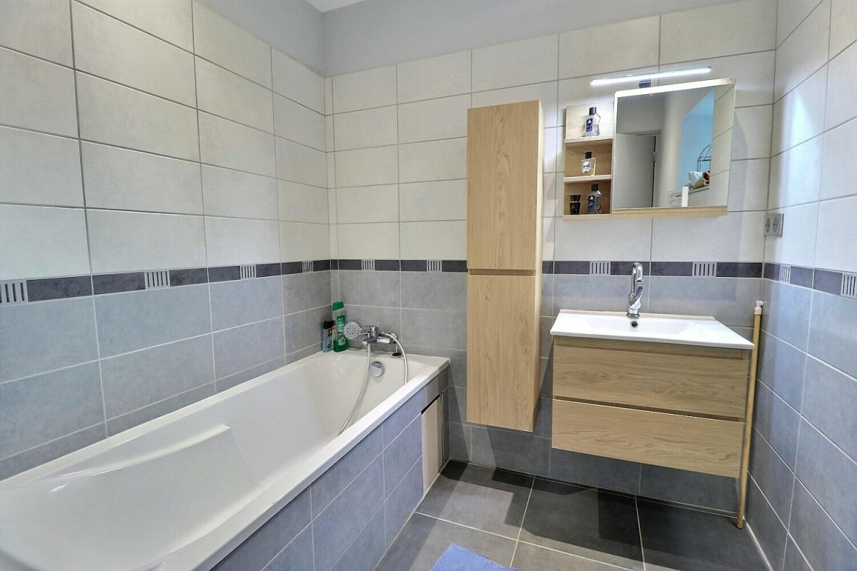 MATOUR Vaste maison rénovée à proximité des écoles et commerces 10