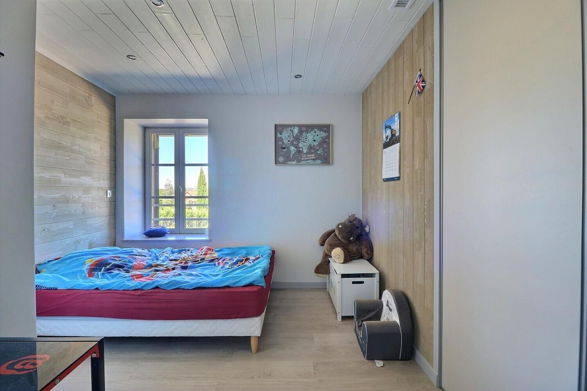 MATOUR Vaste maison rénovée à proximité des écoles et commerces 11