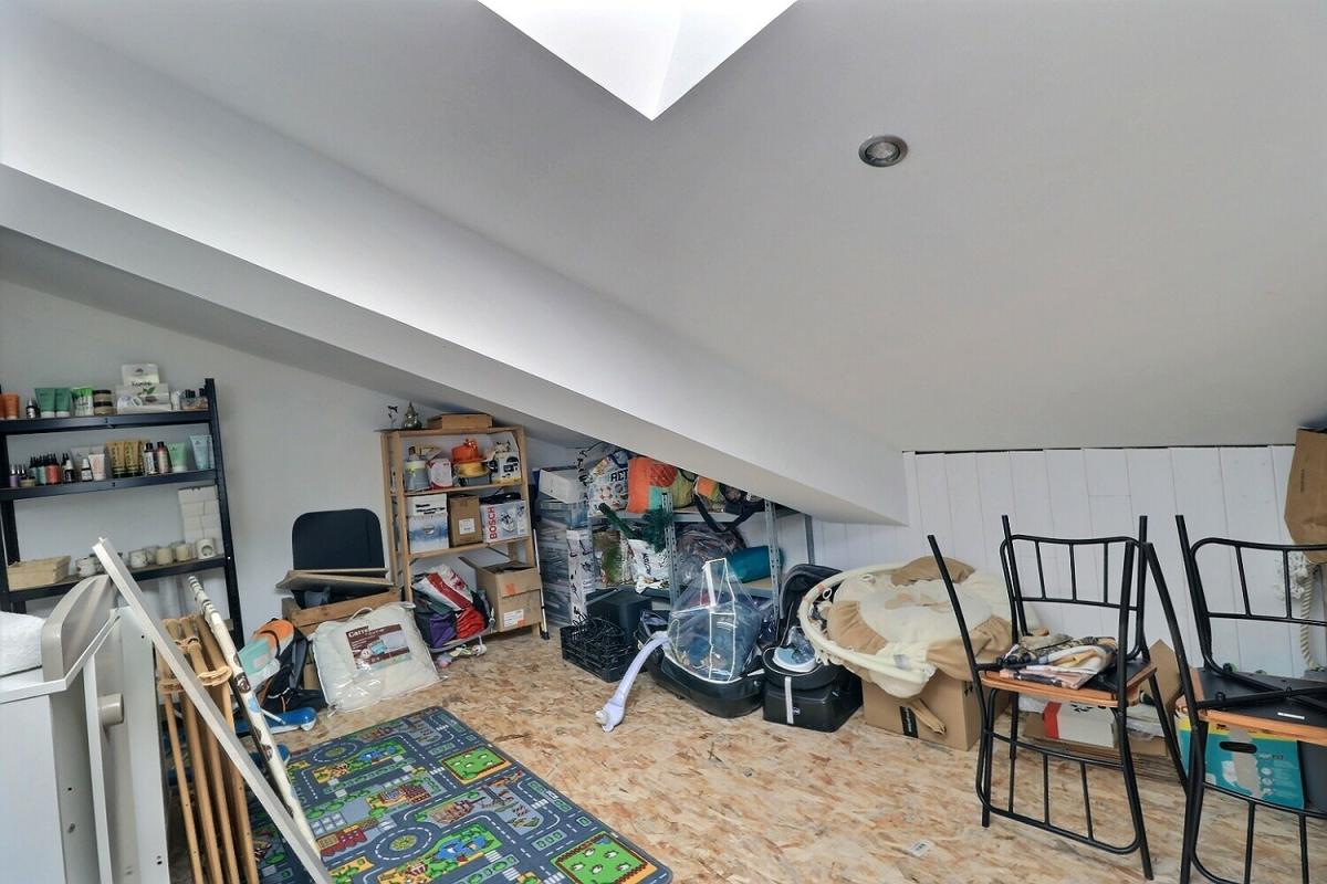 MATOUR Vaste maison rénovée à proximité des écoles et commerces 12