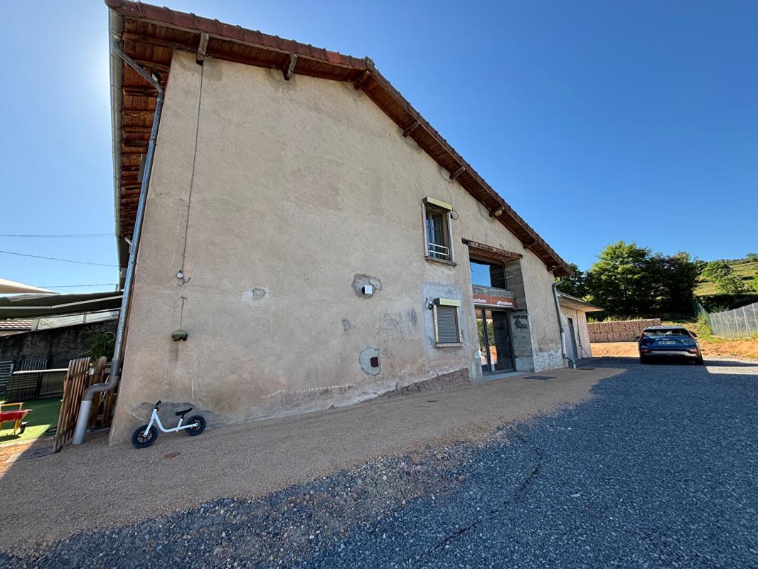 MATOUR Vaste maison rénovée à proximité des écoles et commerces 17