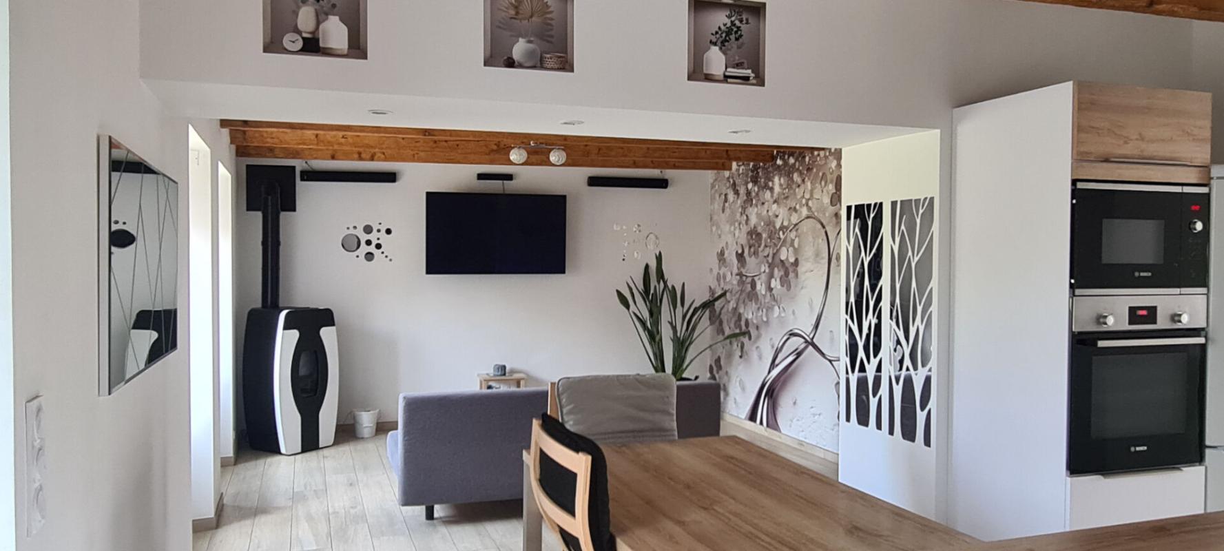 GORGES Maison Gorges 5 P . 3 Chs . 1 Bureau . 93 M² . T 507 M² . Garage . Cave . Préau 10