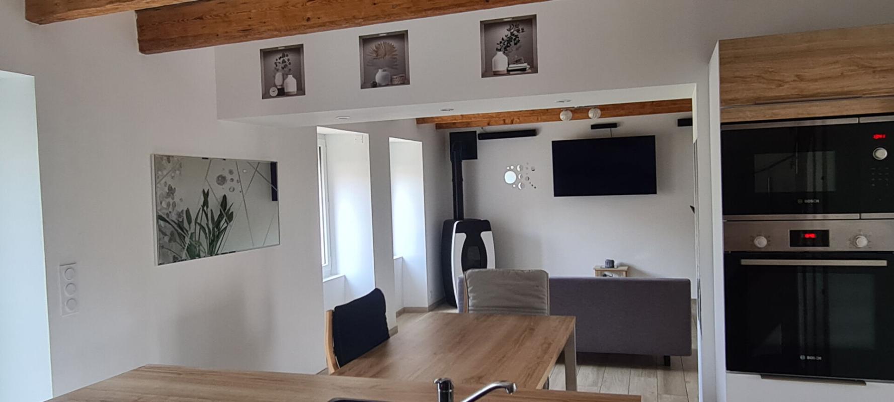 GORGES Maison Gorges 5 P . 3 Chs . 1 Bureau . 93 M² . T 507 M² . Garage . Cave . Préau 11