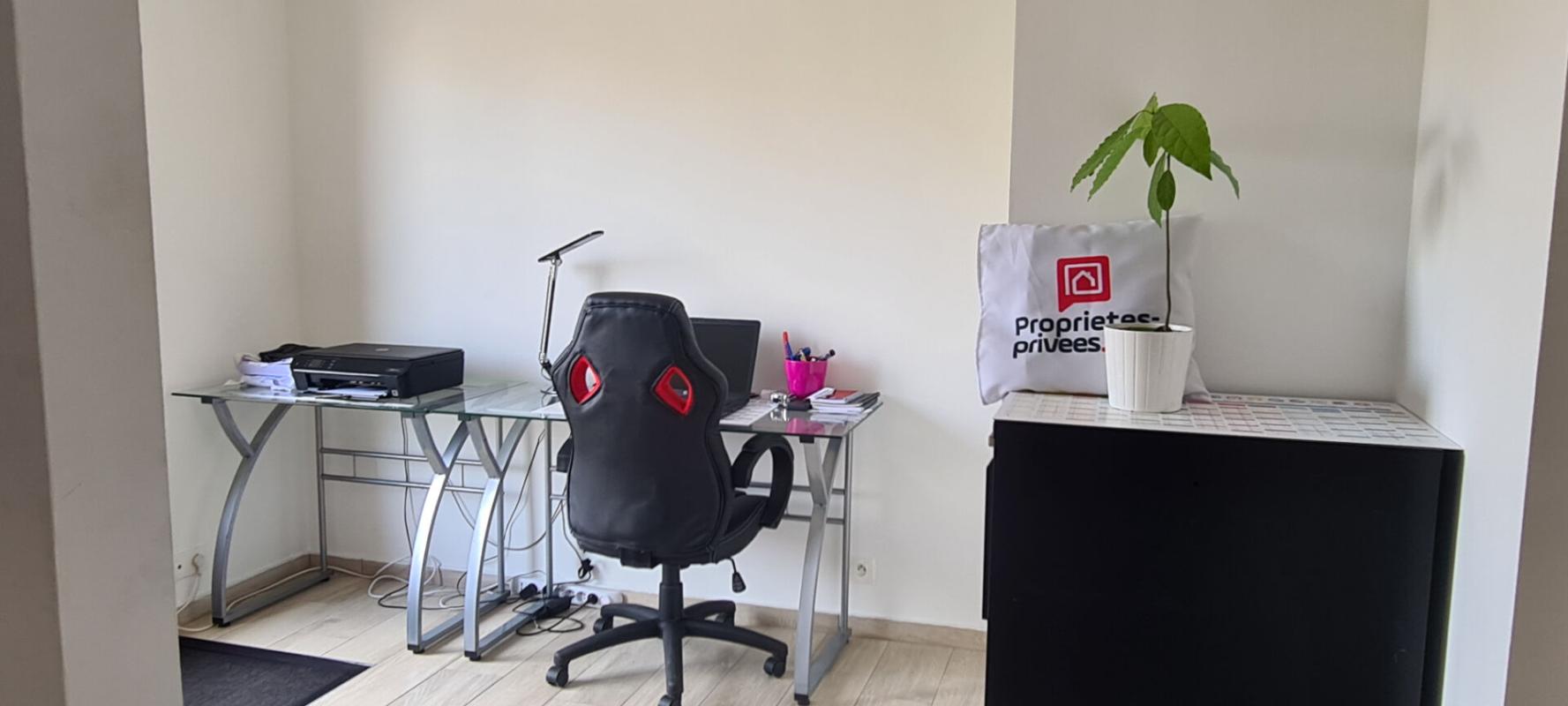 GORGES Maison Gorges 5 P . 3 Chs . 1 Bureau . 93 M² . T 507 M² . Garage . Cave . Préau 13