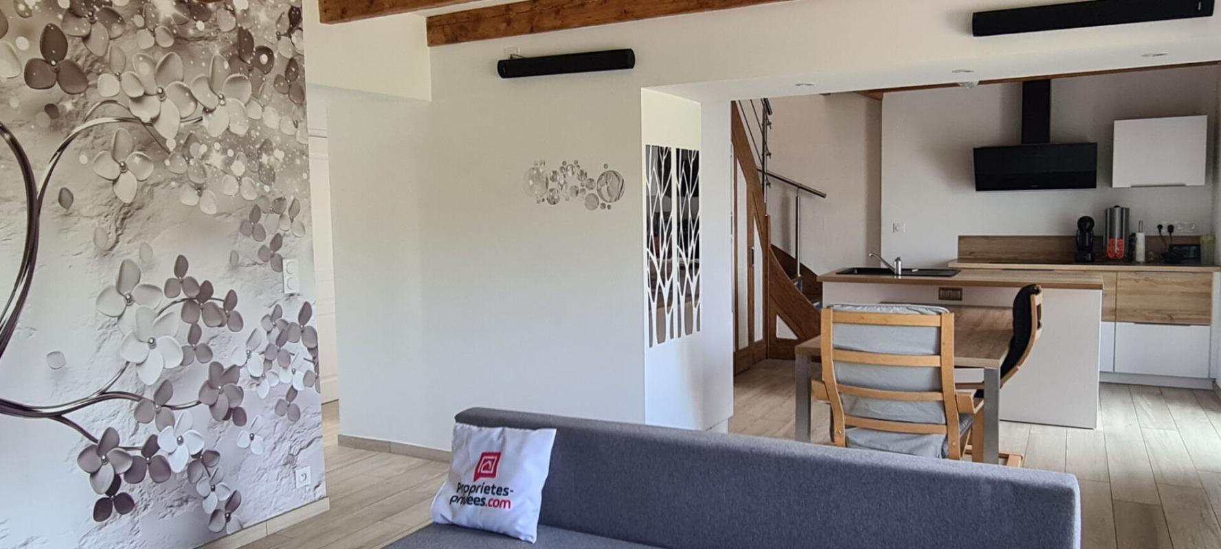 GORGES Maison Gorges 5 P . 3 Chs . 1 Bureau . 93 M² . T 507 M² . Garage . Cave . Préau 7