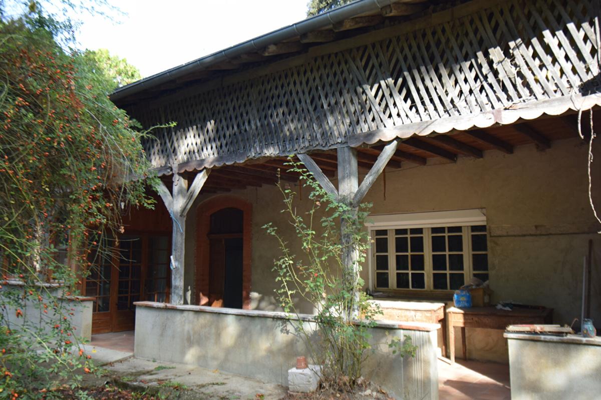 MONTAUBAN 82130, Lafrançaise -  Maison / Fermette isolée  242 m² , 7 p., 4 ch. ,  sur terrain de près de 1Ha. avec 4hA supplémentaires en option 5