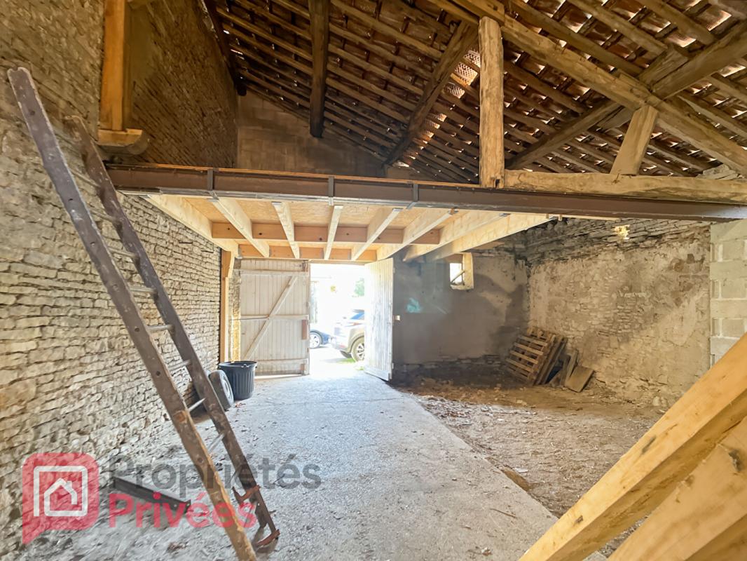 NOYERS Grange et jardin 1